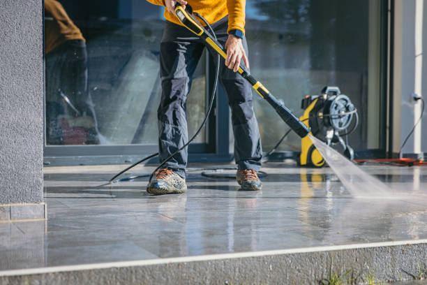 Best Pool Deck Cleaning  in Bowling Green, FL